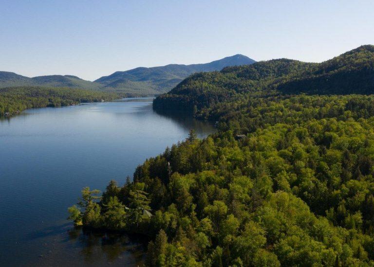 העיירה לייק פלאסיד (Lake Placid) במדינת ניו יורק